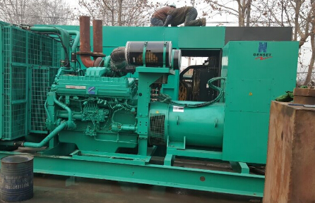 大丰镇发电机组如何判断水冷式机油散热器内部是否需要清洗？